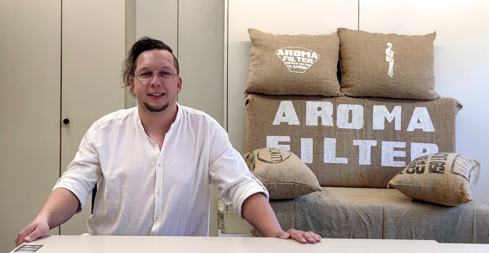 Aroma Filter Coffee Filter Flavour Founder, Johann von Dancer, Carsten Norbert Johann Detzer. Aroma Filter Couch in Bad Berneck im Fichtelgebirge with Logo and text of Aroma Filter. Startup Office and Produttion closed to Bayreuth.